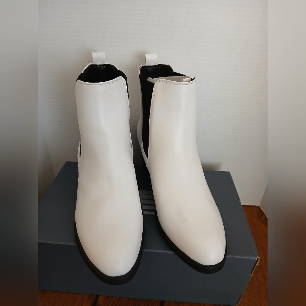 Melrose Ave Boots Womens Size 9 Block Heel Bootie 100%  White